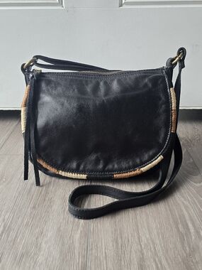 The Sak Sayulita Gen Saddle Bag Black Leather Woven Trim Crossbody Boho Chic
